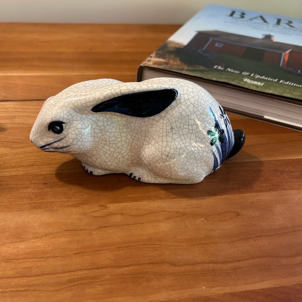 Vintage Bunny Figurine🐇